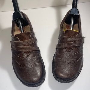 Women’s size 8 loafer